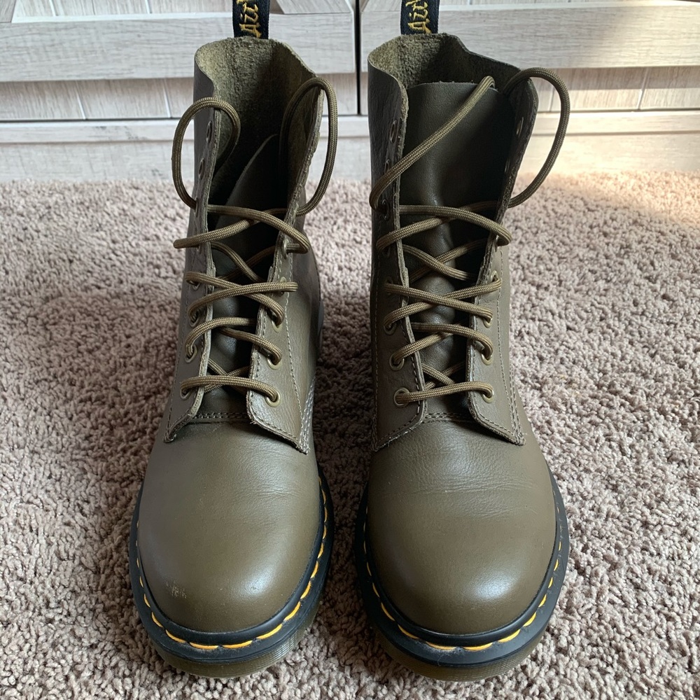 *SOLD*  New Air Wair Dr. Marten Boots